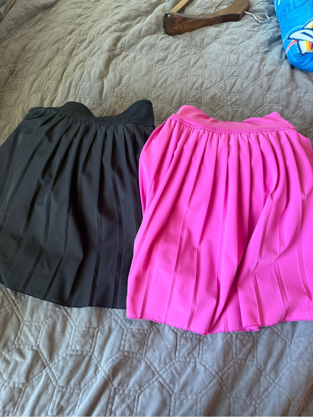 2 pleated skorts with pockets